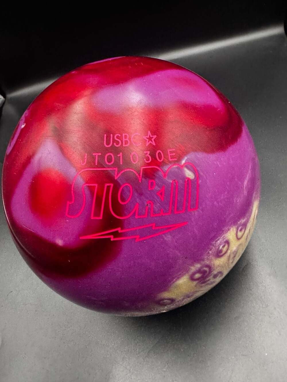 Storm Tropical Surge Pink/Purple 13lb Bowling Ball